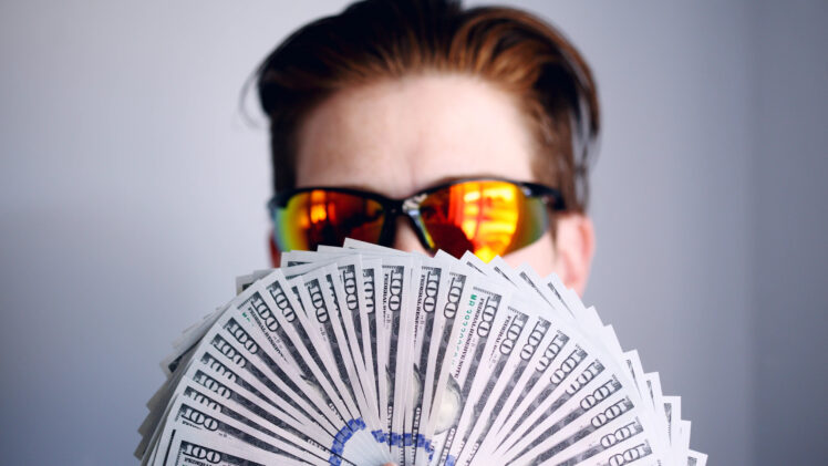 Môžu investovať aj bežní ľudia? Alebo do čoho by mali investovať začínajúci investori